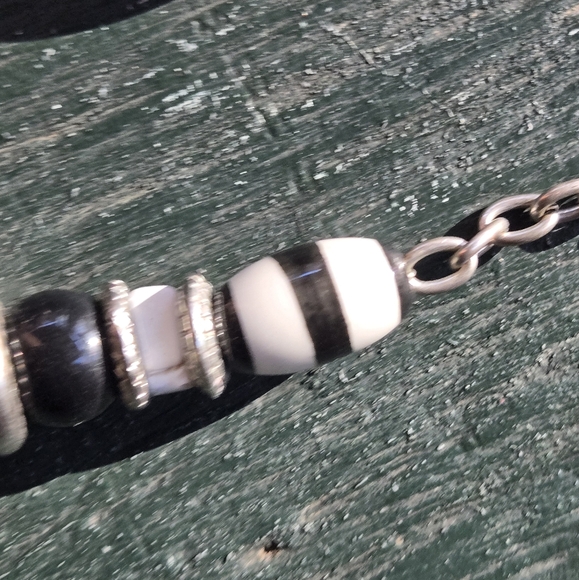 Black & White Bead Necklace Checks Silver Tone 17 - 20" - Picture 6 of 12